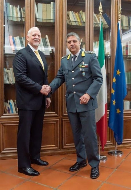 GdF - Bob Shaking Hands Oct 2023 pic2