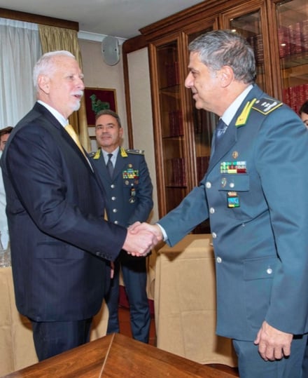 GdF - Bob Shaking Hands Oct 2023 pic3